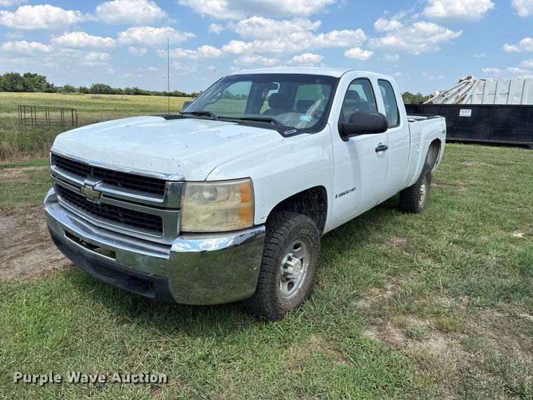 2007 Chevrolet Silverado 2500HD Ext. Cab pickup truck - EX2102