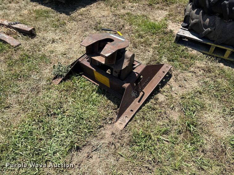 B&W Champion fifth wheel hitch - EX2112