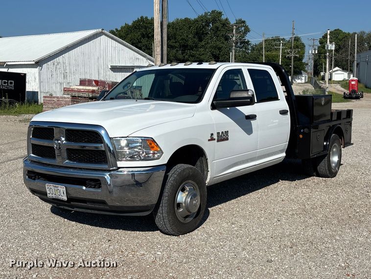 2017 Ram 3500 Crew Cab flatbed pickup truck - FC1890