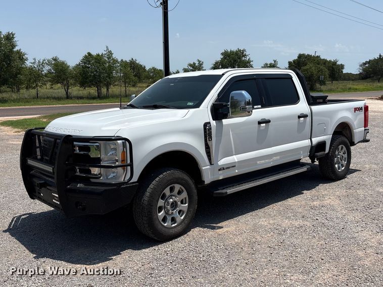 2023 Ford F250 Super Duty Crew Cab pickup truck - FC2511