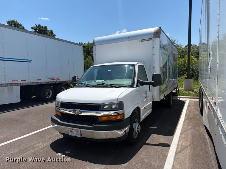 2016 Chevrolet Express delivery van - FC3248