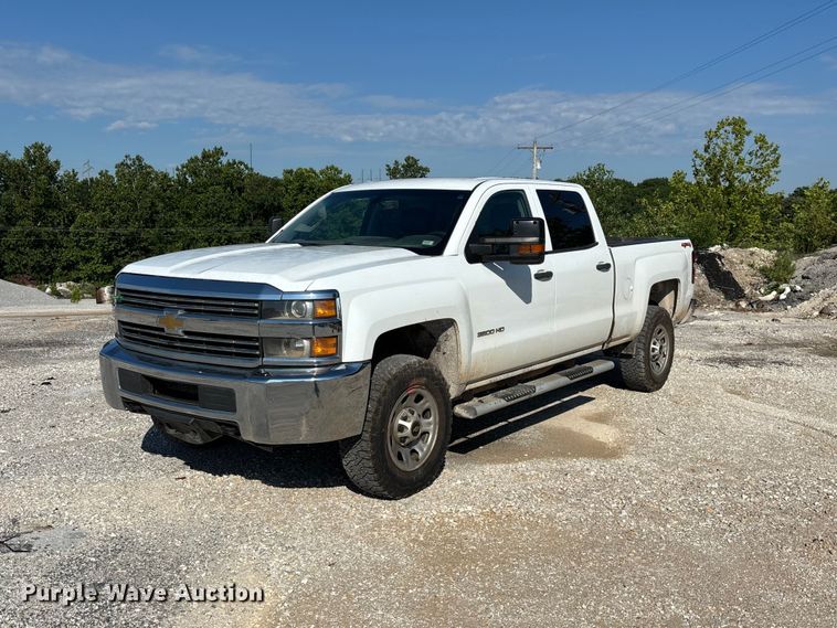 2018 Chevrolet Silverado 3500HD Crew Cab pickup truck - FG0519