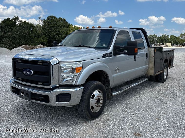 2016 Ford F350 Super Duty Crew Cab flatbed pickup truck - FG0528