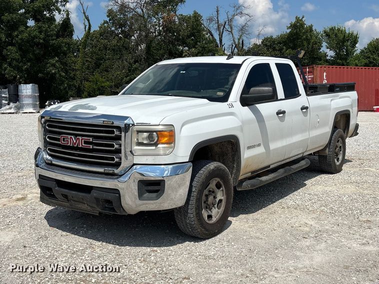 2015 GMC Sierra 2500HD Crew Cab pickup truck - FG0530