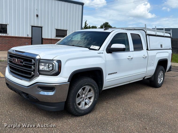 2017 GMC  Sierra 1500 SLE Ext. Cab pickup truck - FH6184