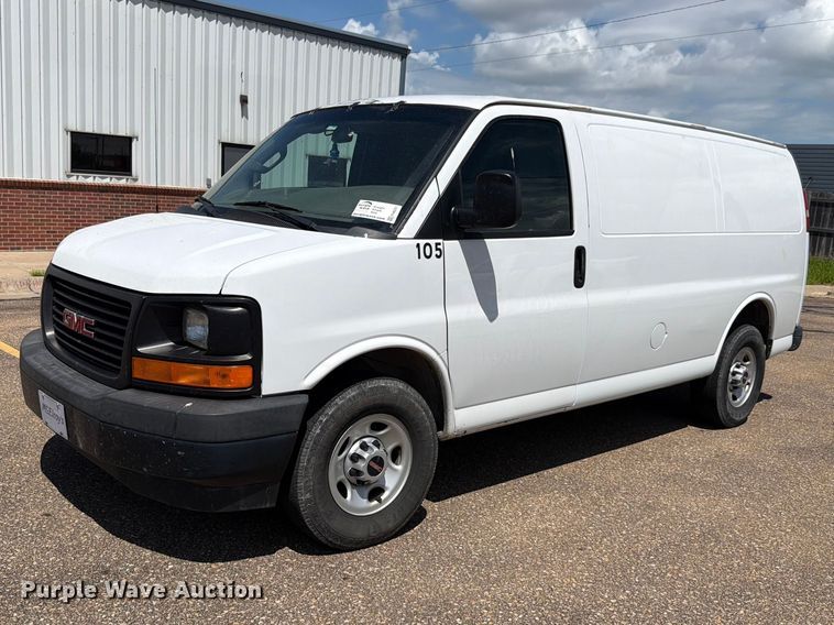2017 GMC Savana G2500 van - FH6251