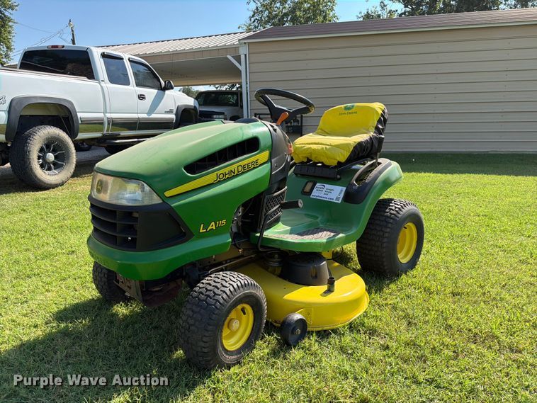 2007 John Deere LA115 lawn mower - FI0291
