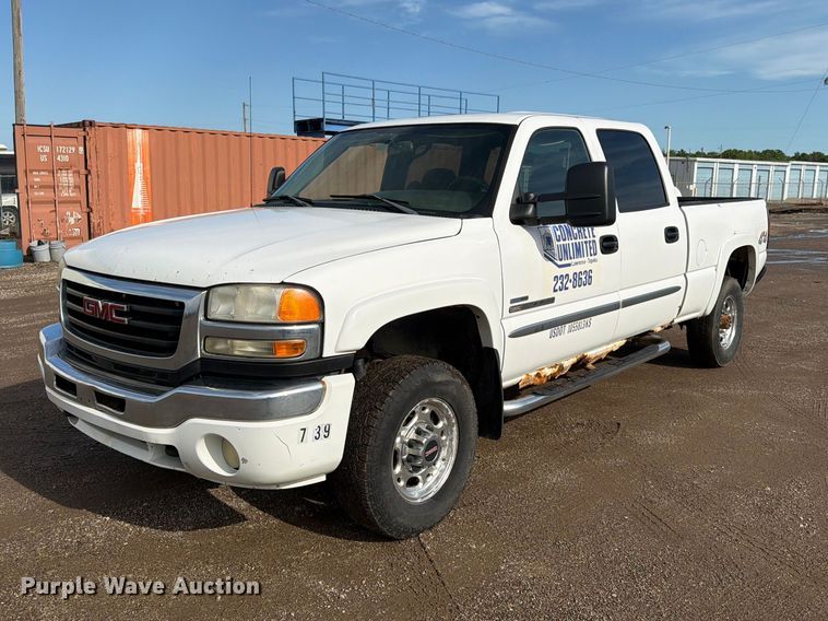 2006 GMC Sierra 2500HD Crew Cab pickup truck - FK3009