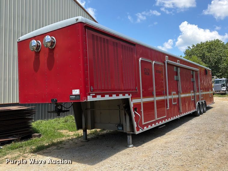 2003 Wells Cargo CVG5039 enclosed cargo trailer - FK3154