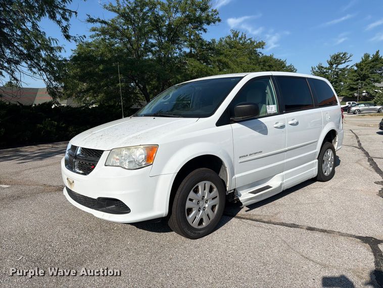 2014 Dodge Grand Caravan van - FK3528