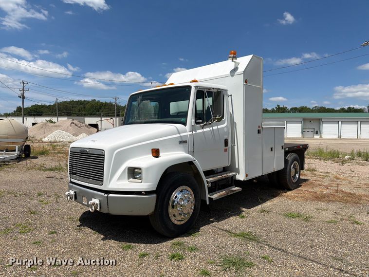 2002 Freightliner FL70 utility / service truck - FK4055