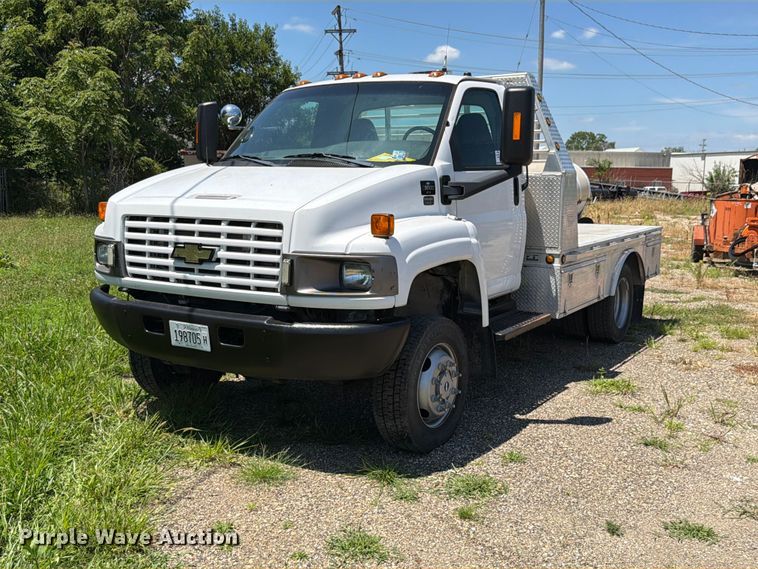 2009 Chevrolet C5500 flatbed truck - FK4056