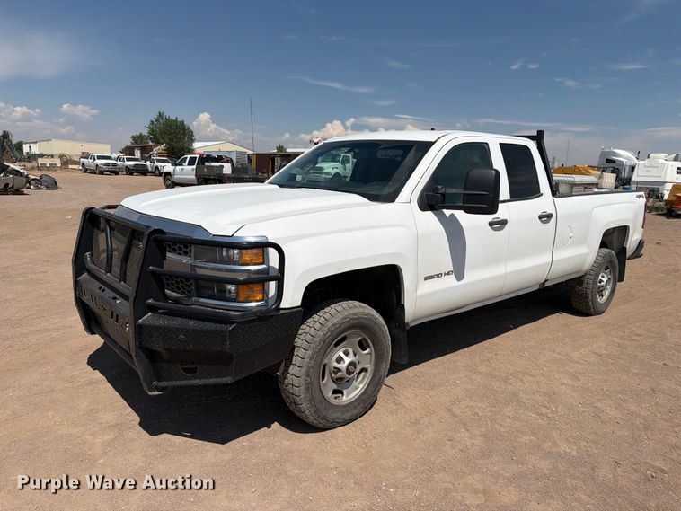 2019 Chevrolet Silverado 2500HD Crew Cab pickup truck - FM7587