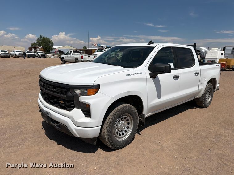 2022 Chevrolet Silverado 1500 Crew Cab pickup truck - FM7588