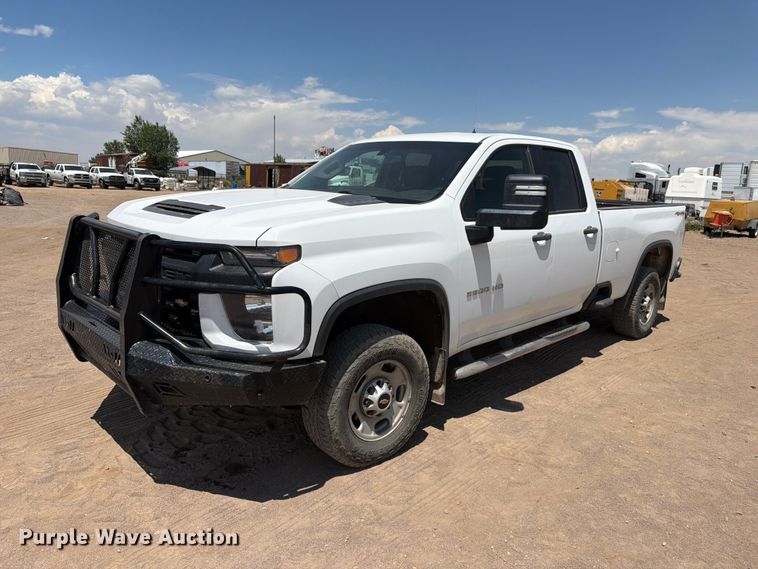 2021 Chevrolet Silverado 2500HD Crew Cab pickup truck - FM7592