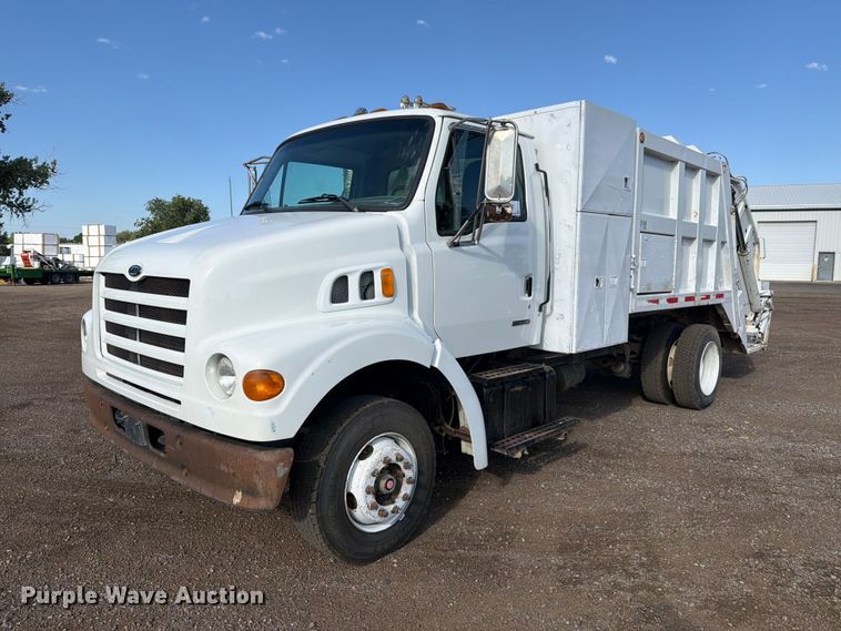1999 Sterling L7501 refuse truck - FM7604