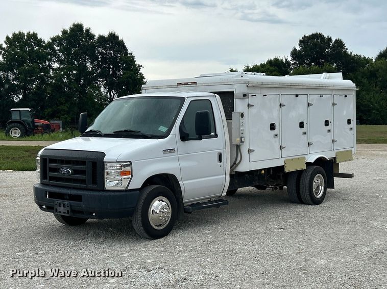2018 Ford E450 Super Duty refrigerated delivery truck - FT6001
