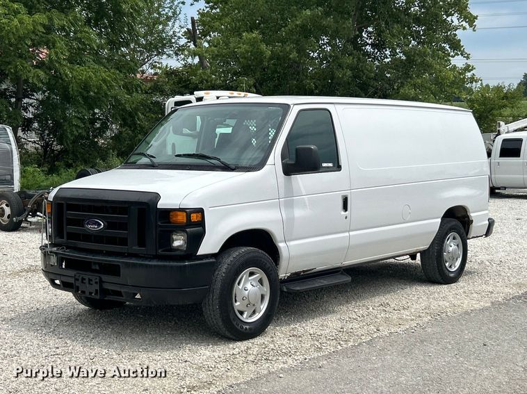 2011 Ford E250 van - FT6013