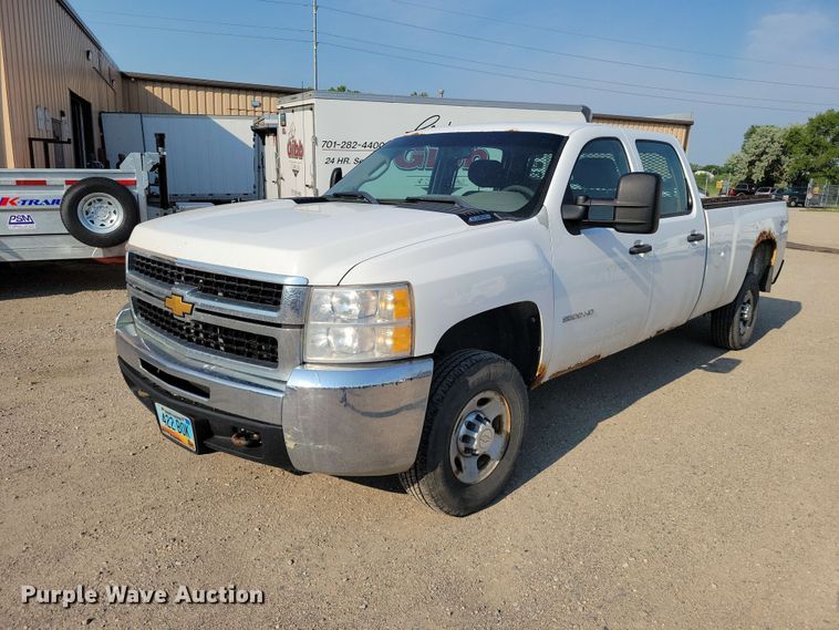 2010 Chevrolet 2500HD Crew Cab pickup truck - FU0012