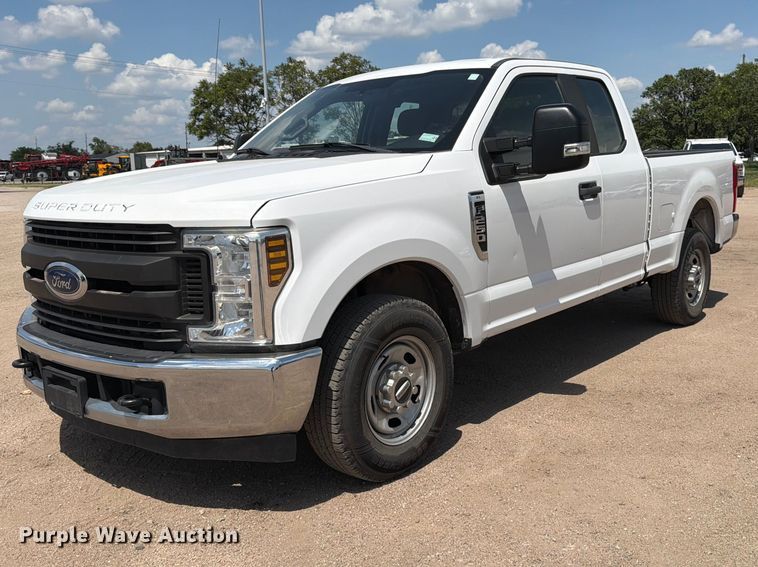 2019 Ford F250 Super Duty XL Ext. Cab pickup truck - MZ9723