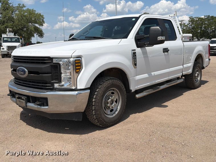 2019 Ford F250 Super Duty Ext. Cab pickup truck - MZ9724