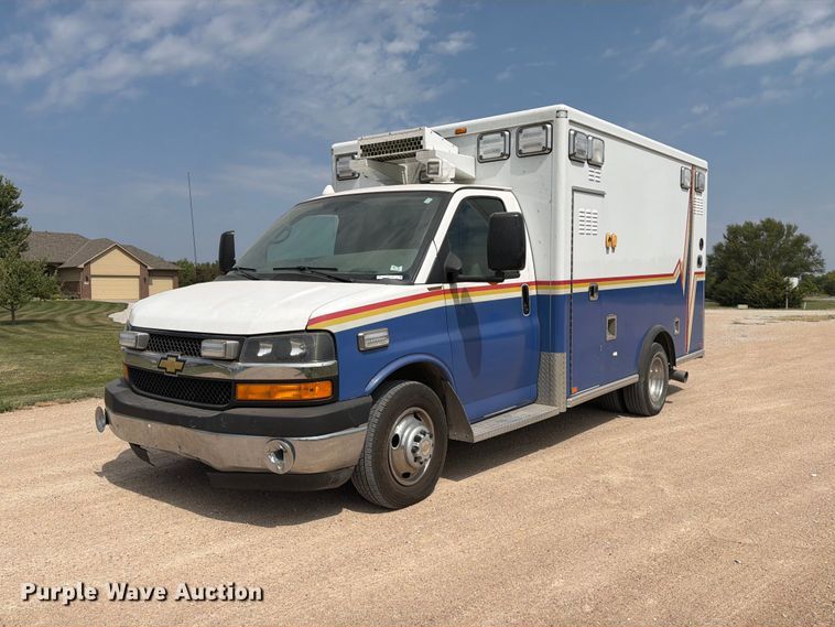2014 Chevrolet 3500 Express ambulance - MZ9748