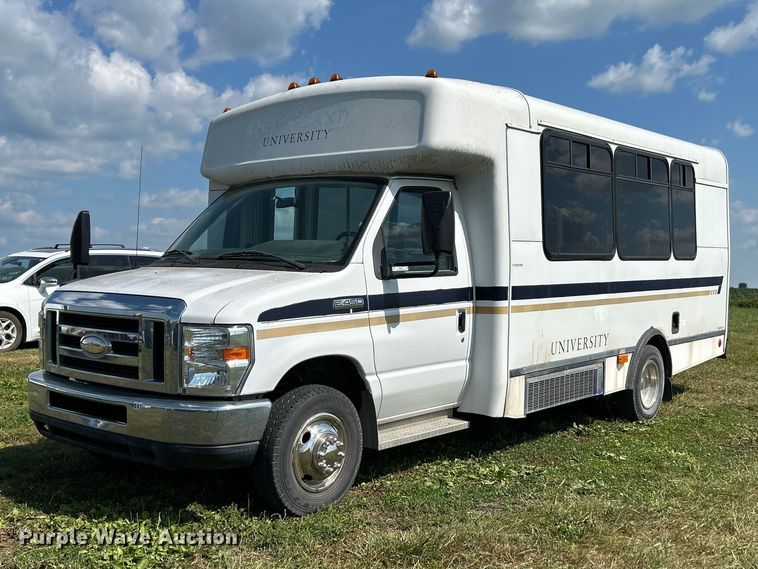 2009 Ford E-450 shuttle bus - NM9840
