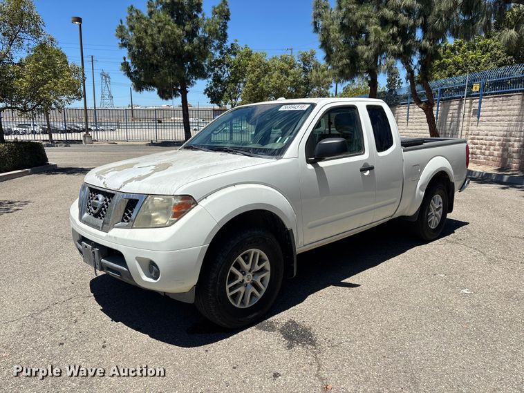 2016 Nissan Frontier Crew Cab pickup truck - YA3836