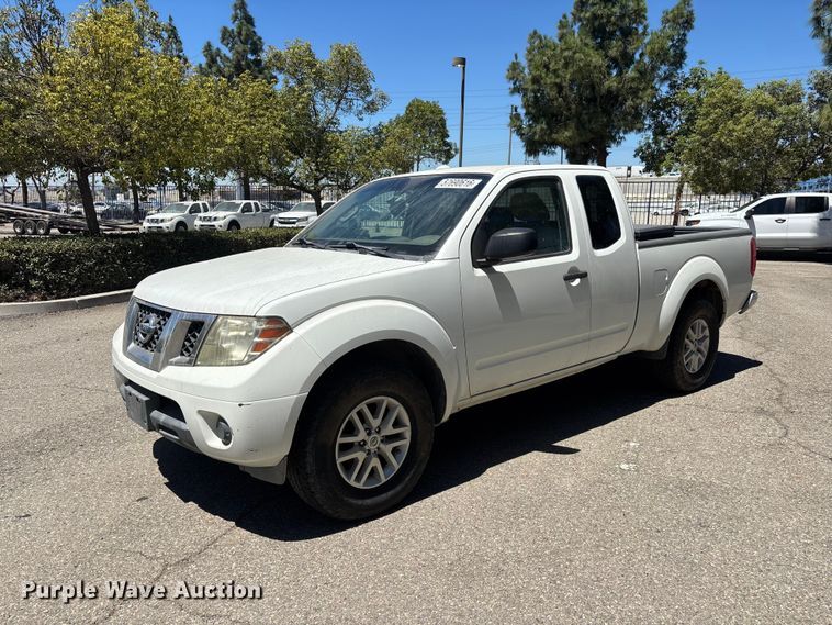 2015 Nissan Frontier Crew Cab pickup truck - YA3894