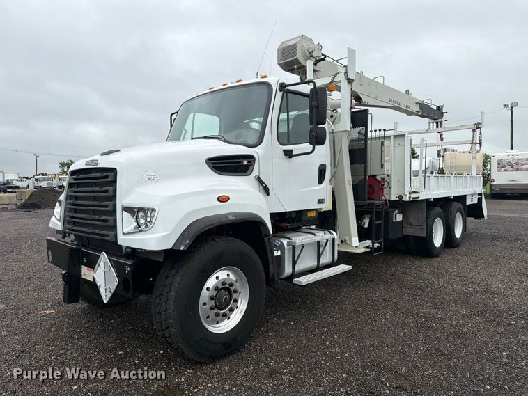 2012 Freightliner 114SD crane truck - EG9239