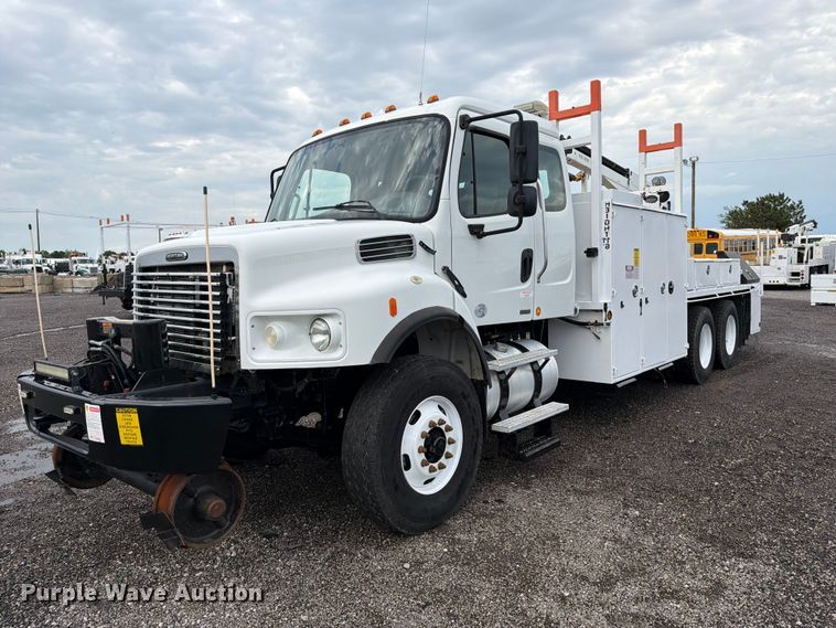 2010 Freightliner Business Class M2 utility / service truck - EG9246