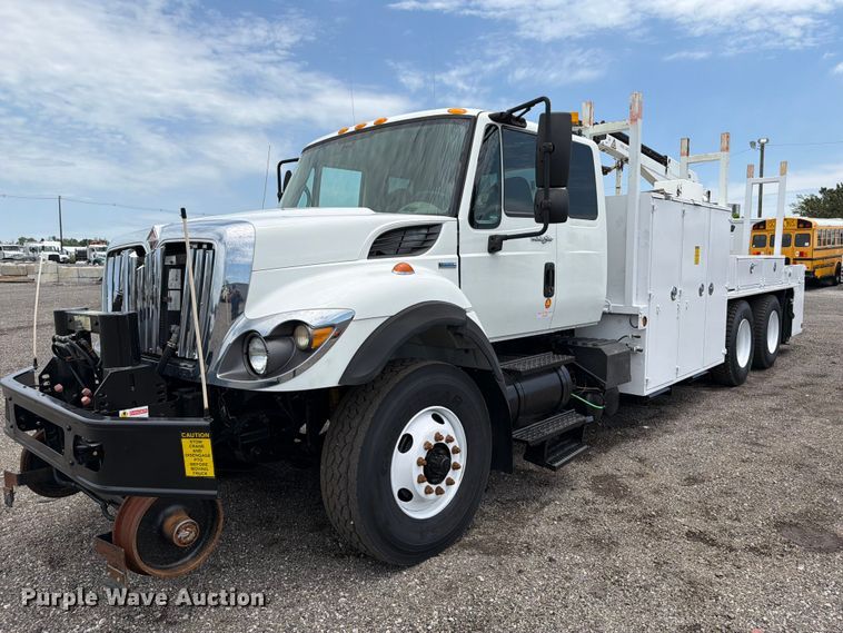 2009 International 7500 Ext. Cab utility / service truck - EG9250