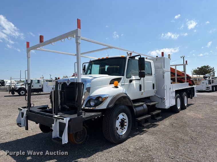 2009 International 7500 Crew Cab crane truck - EG9276