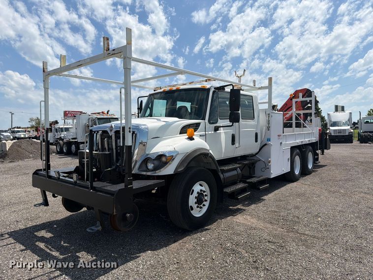 2009 International 7500 Crew Cab crane truck - EG9277