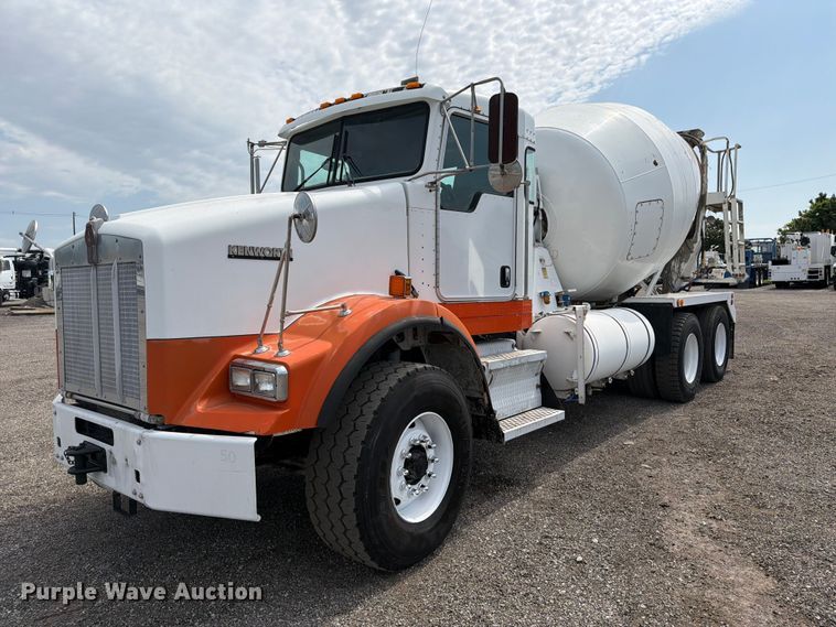 2007 Kenworth T800 ready mix truck - EG9297