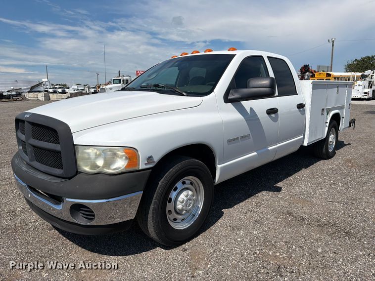 2005 Dodge Ram 3500 Crew Cab utility bed pickup truck - EG9310