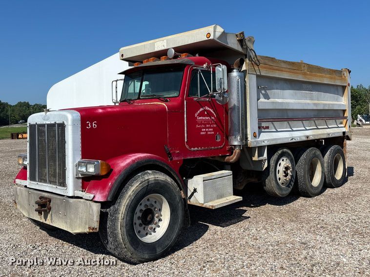 2005 Peterbilt 378 dump truck - ER3111
