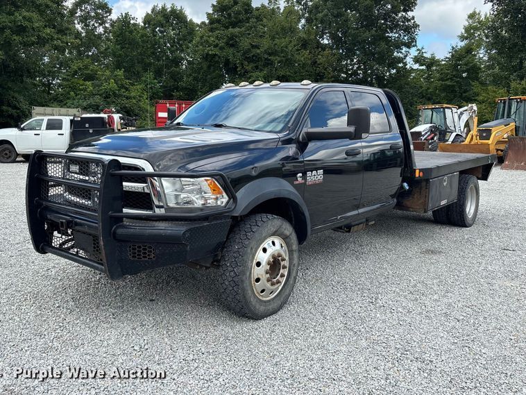 2014 RAM 5500 Crew Cab flatbed truck - ER3130