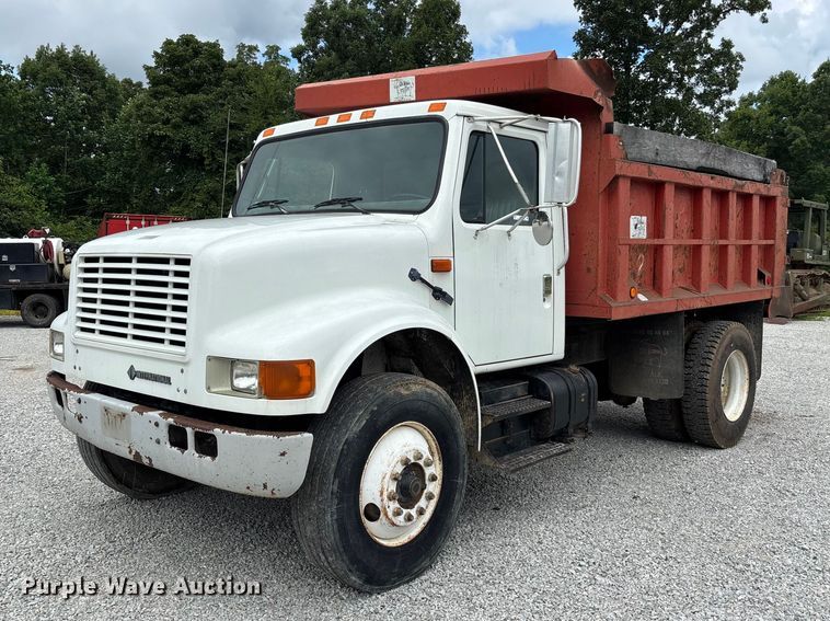 1993 International 4900 dump truck - ER3131