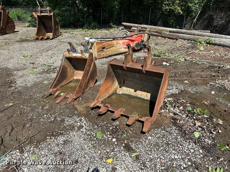 (2) excavator buckets - ES6503
