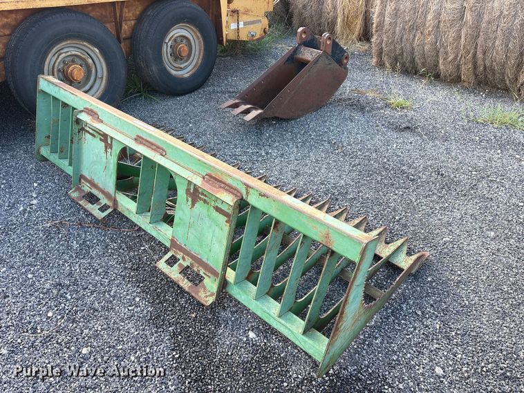 Skid steer and backhoe buckets - ET0116
