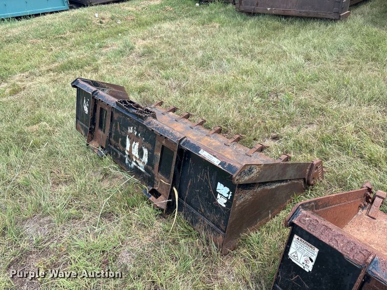 Kubota skid steer bucket - EU5829