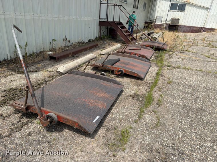 Woodfard mfg portable loading dock ramps - EU5874