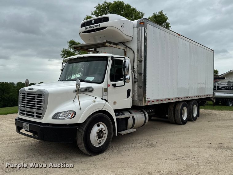 2018 Freightliner 7300 refrigerated delivery truck - FB5737