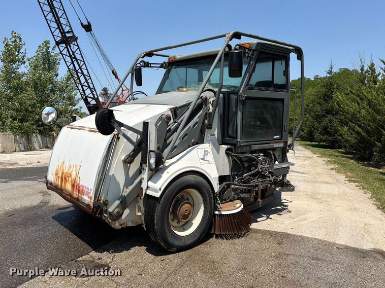 2008 Elgin NP Pelican street sweeper - FB5769