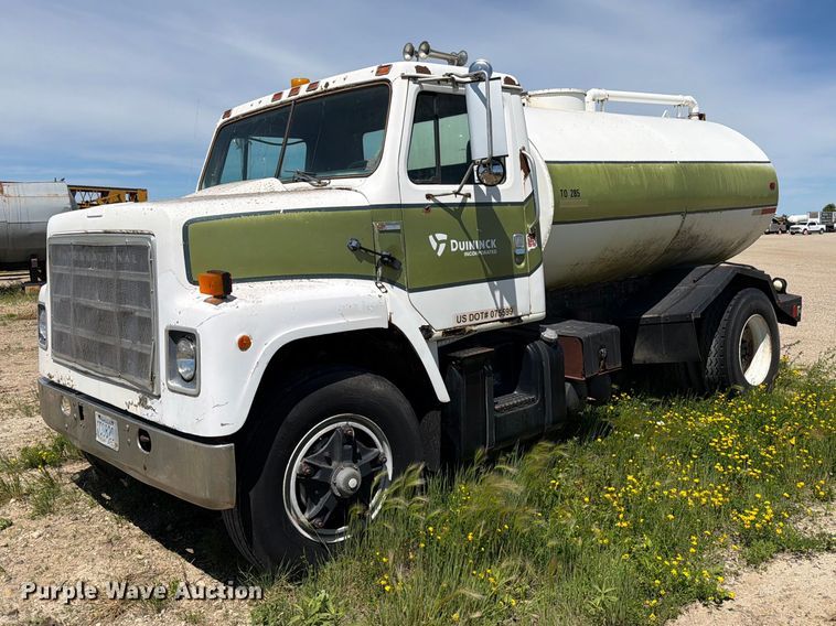 1982 International 2275 tank truck - FK0288