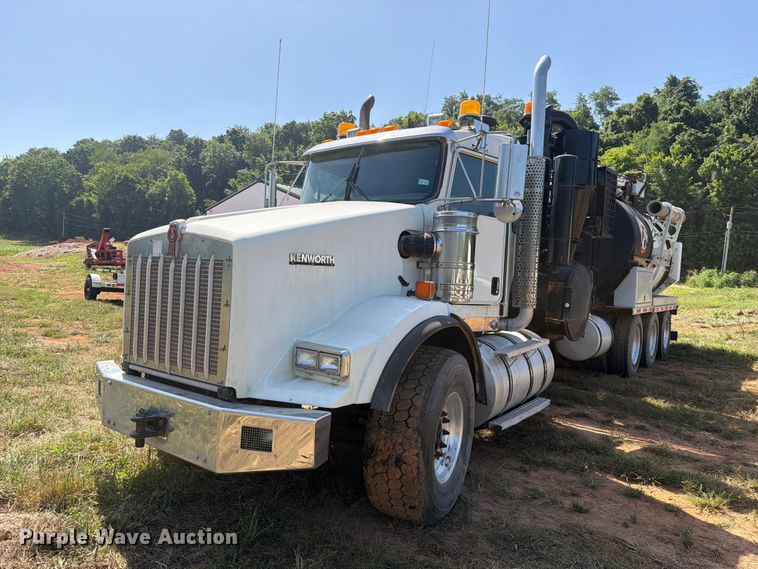 2014 Kenworth T8 Series hydrovac truck - FK5004