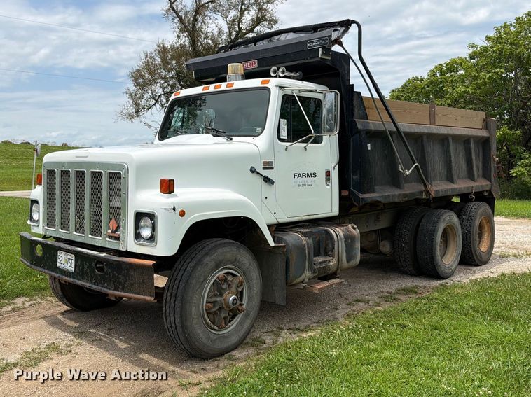 1989 Navistar F-2554 dump truck - FN5747
