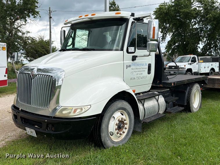 2007 International 8600 flatbed truck - FN5750