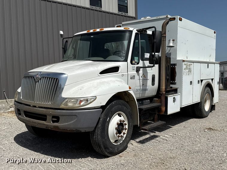 2004 International 4400 utility / service truck - FO4504